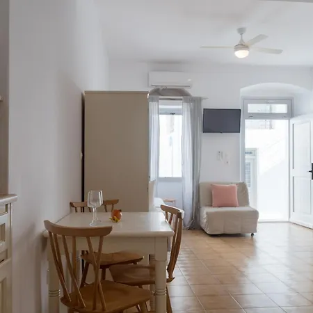 Nautilus Guest house *