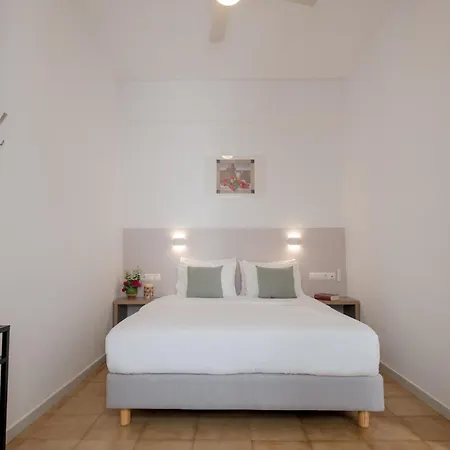 Nautilus Guest house *