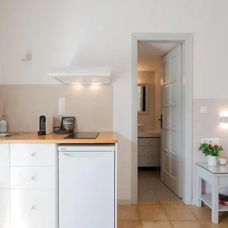 Nautilus Guest house *